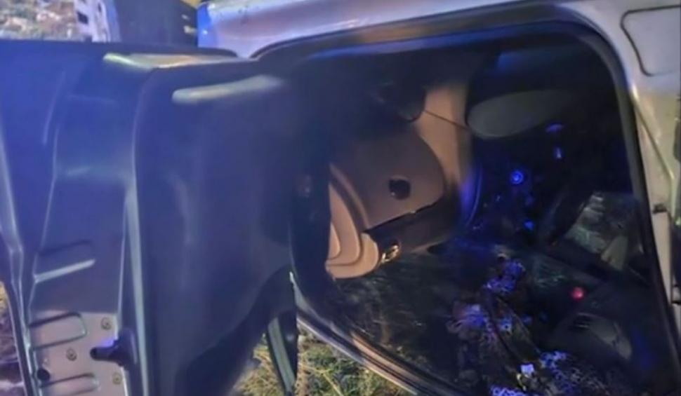 O șoferiță băută și drogată s-a răsturnat cu mașina, în timp ce era urmărită de poliție, în Arad 882372