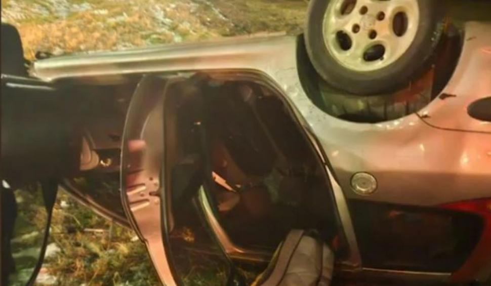 O șoferiță băută și drogată s-a răsturnat cu mașina, în timp ce era urmărită de poliție, în Arad 882373