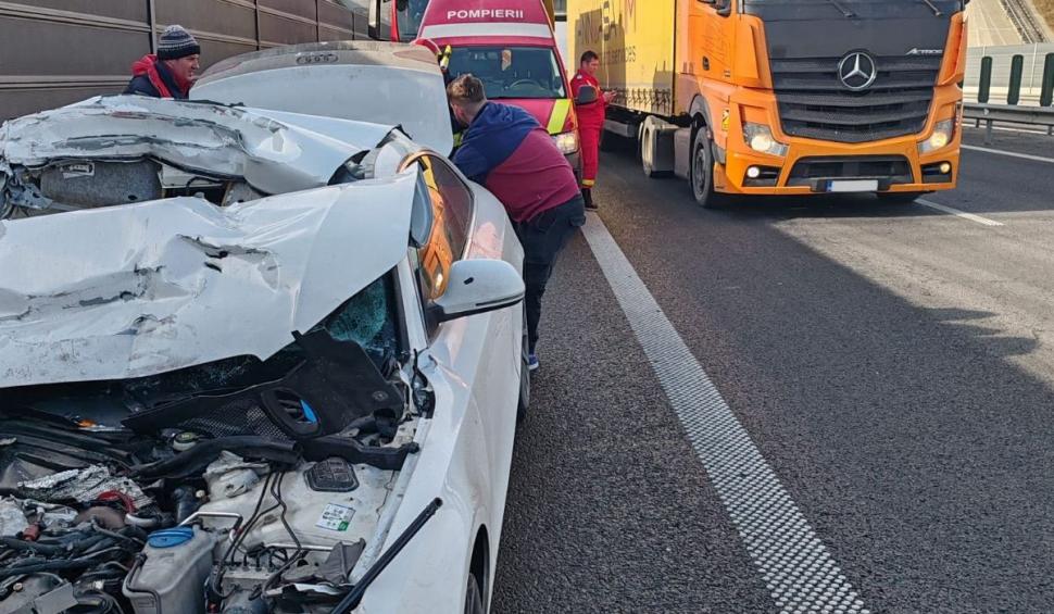 Accident grav pe Autostrada A1, în județul Hunedoara! Un bărbat a ajuns cu mașina sub roțile unui camion 882690