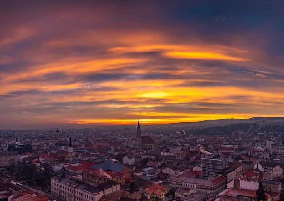 Cerul Clujului, acoperit de nori roz. Explicația specialiștilor pentru fenomenul bizar 882808