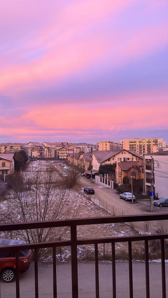 Cerul Clujului, acoperit de nori roz. Explicația specialiștilor pentru fenomenul bizar 882809