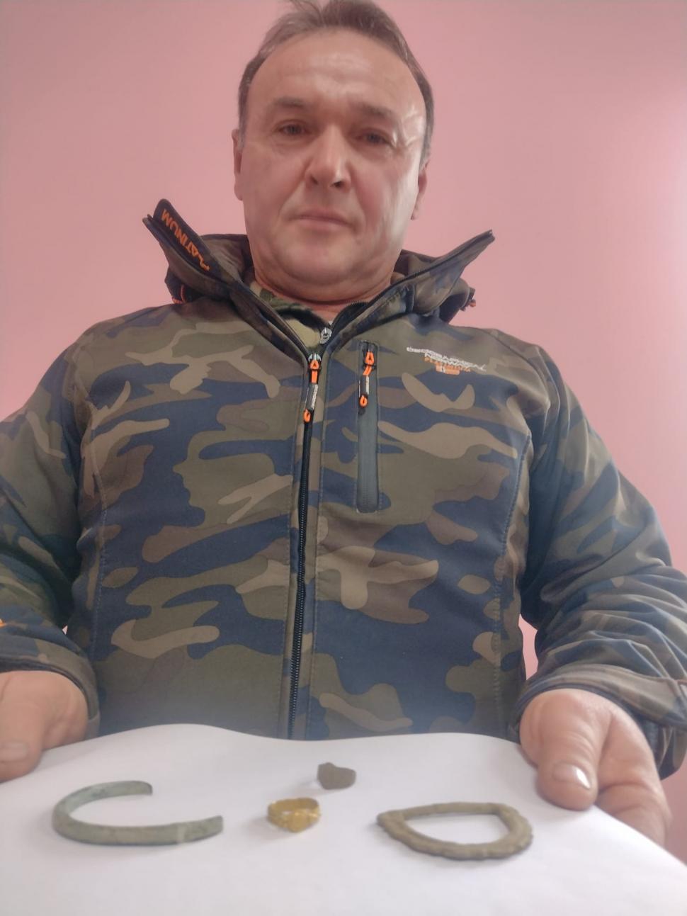 Descoperire arheologică rară într-o pădure din Bihor. Obiectul vechi de 1.500 de ani a fost dus la primărie 882707