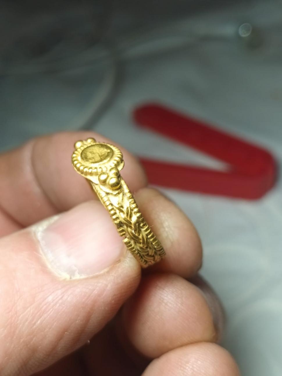 Descoperire arheologică rară într-o pădure din Bihor. Obiectul vechi de 1.500 de ani a fost dus la primărie 882708