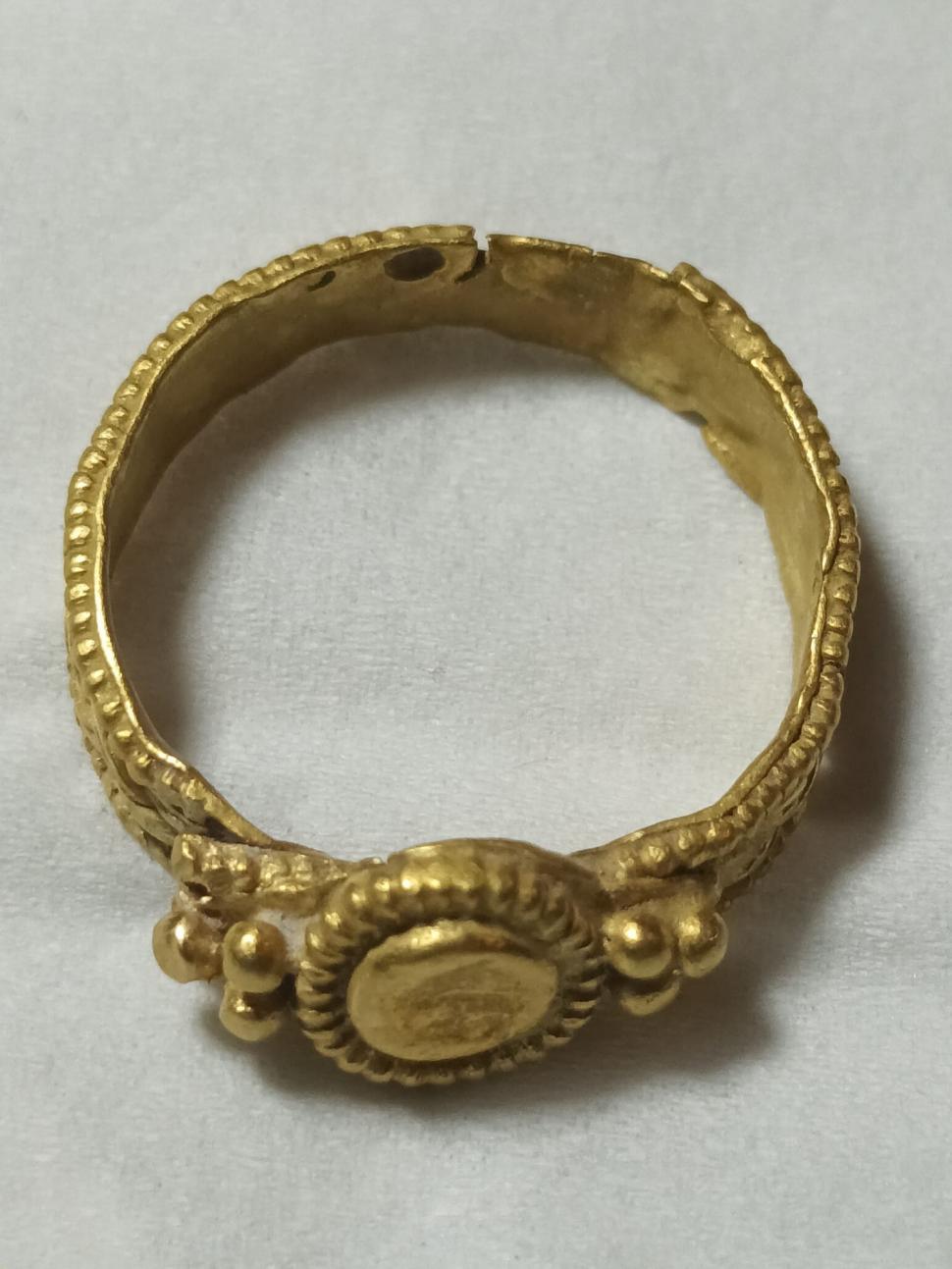 Descoperire arheologică rară într-o pădure din Bihor. Obiectul vechi de 1.500 de ani a fost dus la primărie 882714