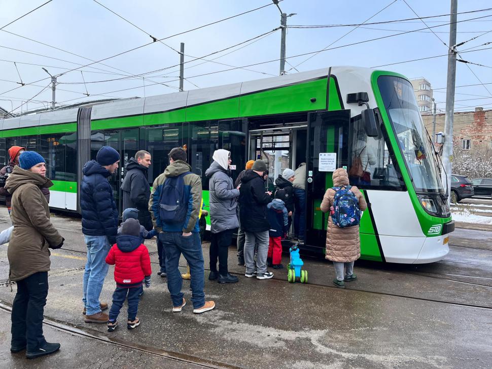 STB şi-a deschis porţile. Locul în care puteţi vedea cele mai noi mijloace de transport din Bucureşti 882734