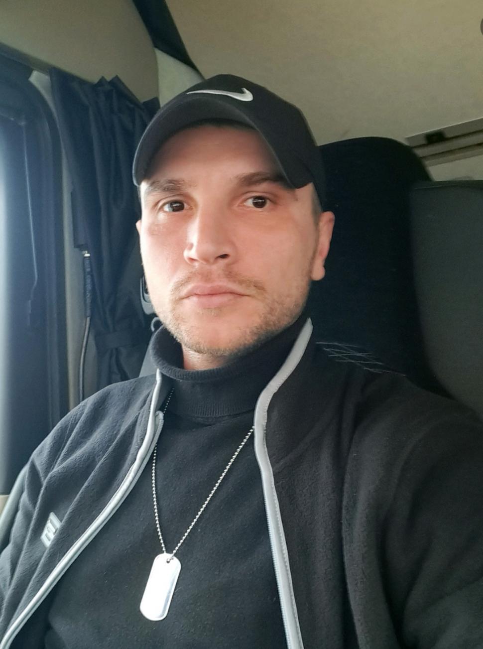 El este Adrian, tânărul ucis de cel mai bun prieten, la Slobozia! Trecătorii au crezut că doarme, pe o bancă 883142