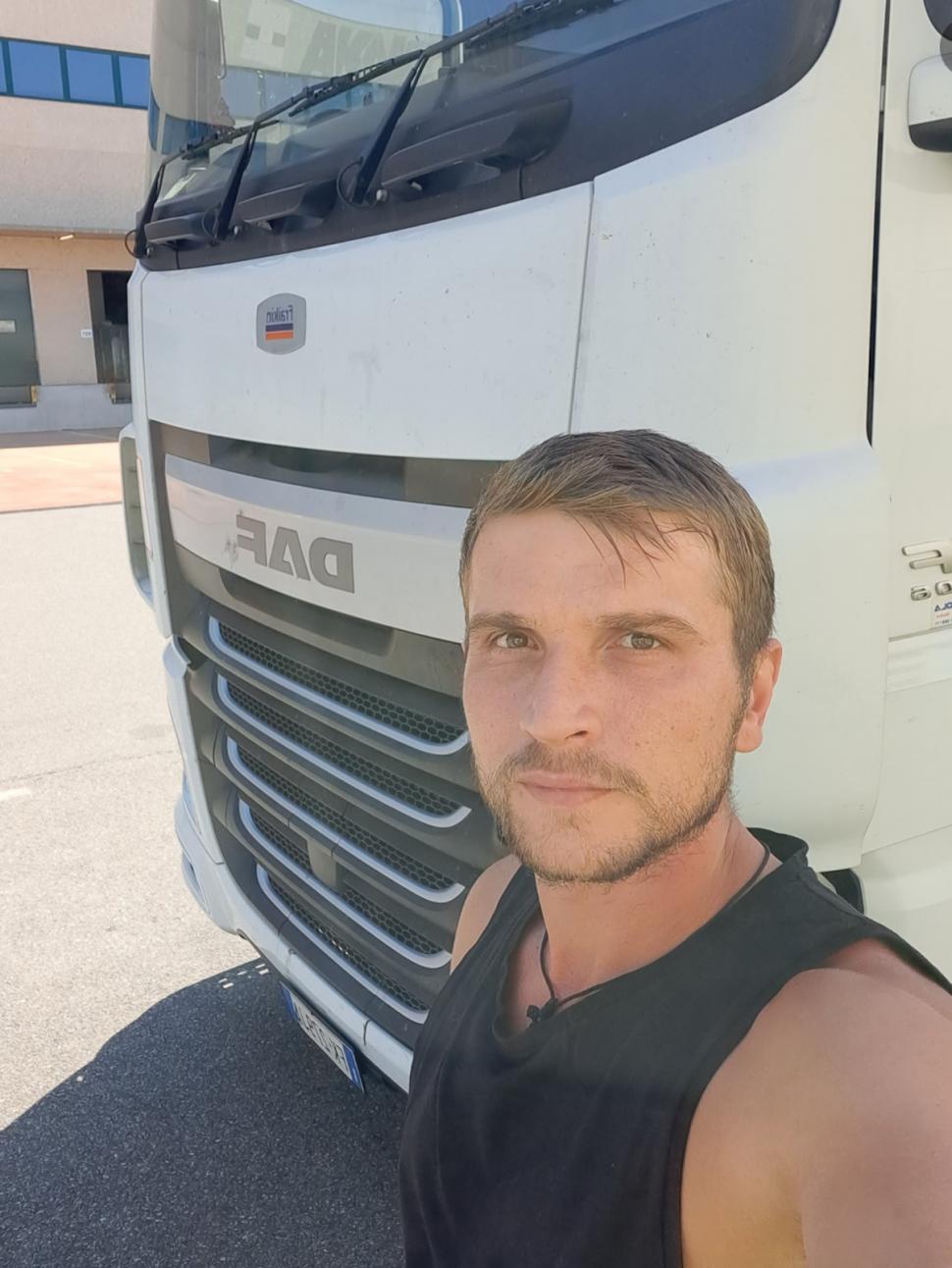 El este Adrian, tânărul ucis de cel mai bun prieten, la Slobozia! Trecătorii au crezut că doarme, pe o bancă 883144