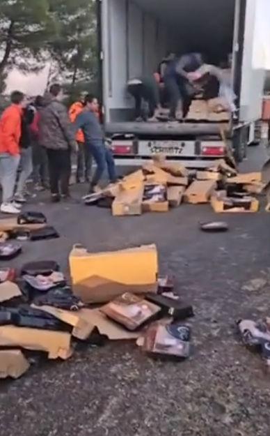 Carnea românească exportată în Franţa, distrusă cu tractoarele de fermierii furioşi. "Am rămas șocați. Nu știam ce ni se întâmplă" 883228