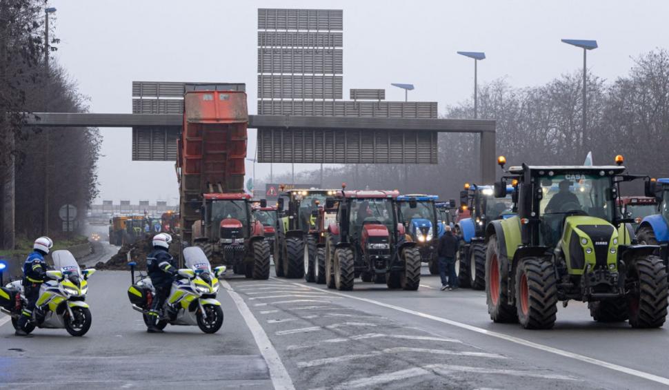 Carnea românească exportată în Franţa, distrusă cu tractoarele de fermierii furioşi. "Am rămas șocați. Nu știam ce ni se întâmplă" 883233