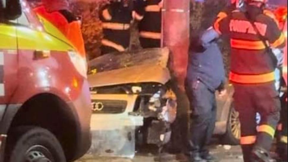 Accident grav pe Șoseaua Antiaeriană din București! O mașină aproape s-a rupt în două 883896