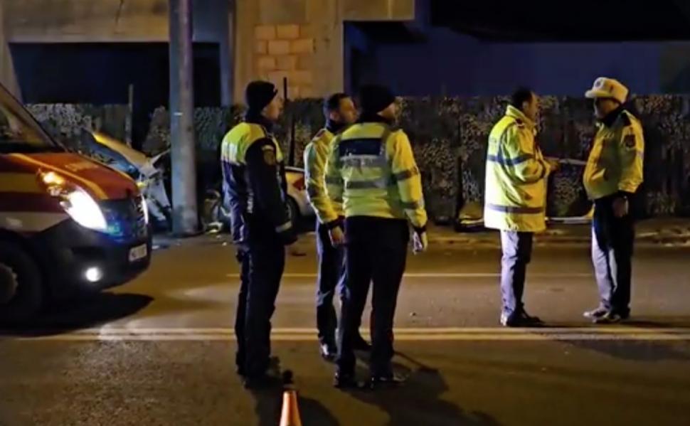 Accident grav pe Șoseaua Antiaeriană din București! O mașină aproape s-a rupt în două 883899