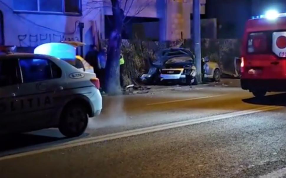 Accident grav pe Șoseaua Antiaeriană din București! O mașină aproape s-a rupt în două 883902