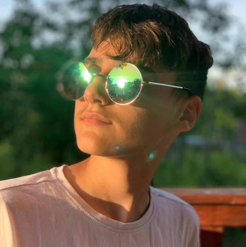 Ei sunt Dragoş şi Ilie, cei doi adolescenţi arși de vii, după ce maşina lor a luat foc, în Galați. Erau veri, iar Ilie luase carnetul de trei luni 883736