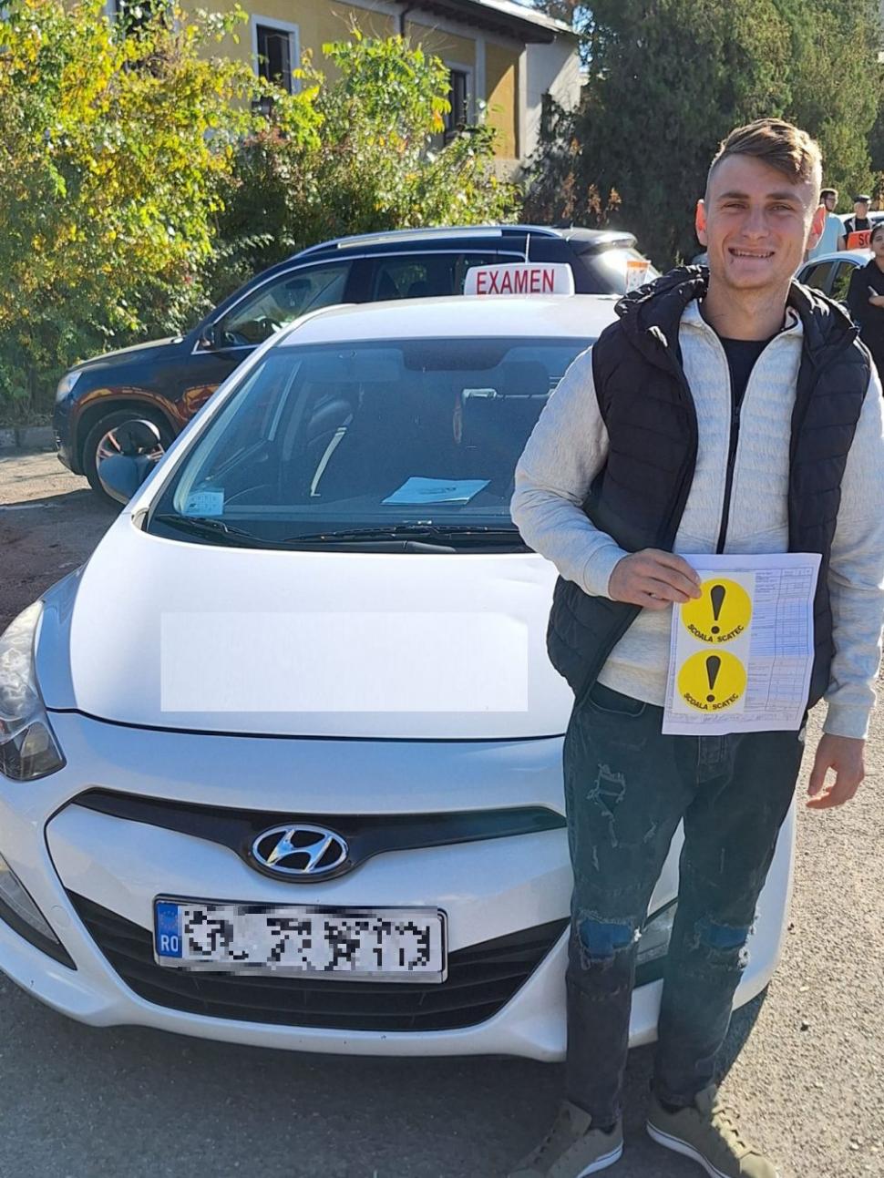 Ei sunt Dragoş şi Ilie, cei doi adolescenţi arși de vii, după ce maşina lor a luat foc, în Galați. Erau veri, iar Ilie luase carnetul de trei luni 883739