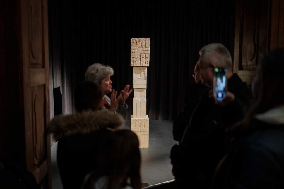 Măsuri de securitate fără precedent la expoziţia dedicată lui Constantin Brâncuşi. A fost lansată o monedă aniversară de argint, cu chipul marelui sculptor 883838