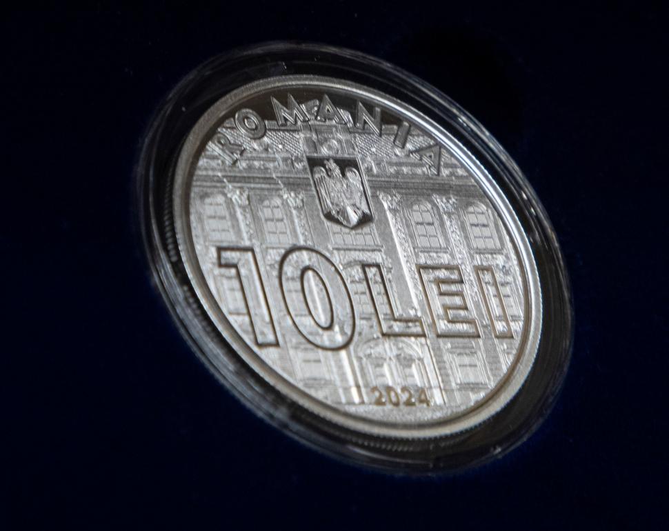 Măsuri de securitate fără precedent la expoziţia dedicată lui Constantin Brâncuşi. A fost lansată o monedă aniversară de argint, cu chipul marelui sculptor 883841