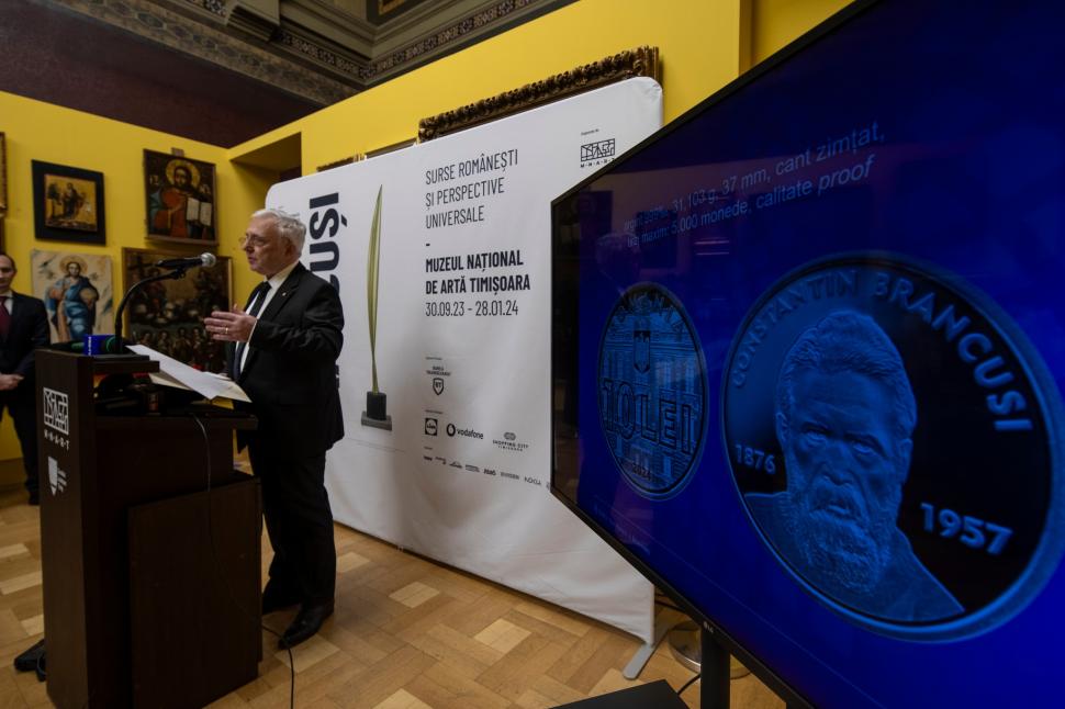 Măsuri de securitate fără precedent la expoziţia dedicată lui Constantin Brâncuşi. A fost lansată o monedă aniversară de argint, cu chipul marelui sculptor 883842
