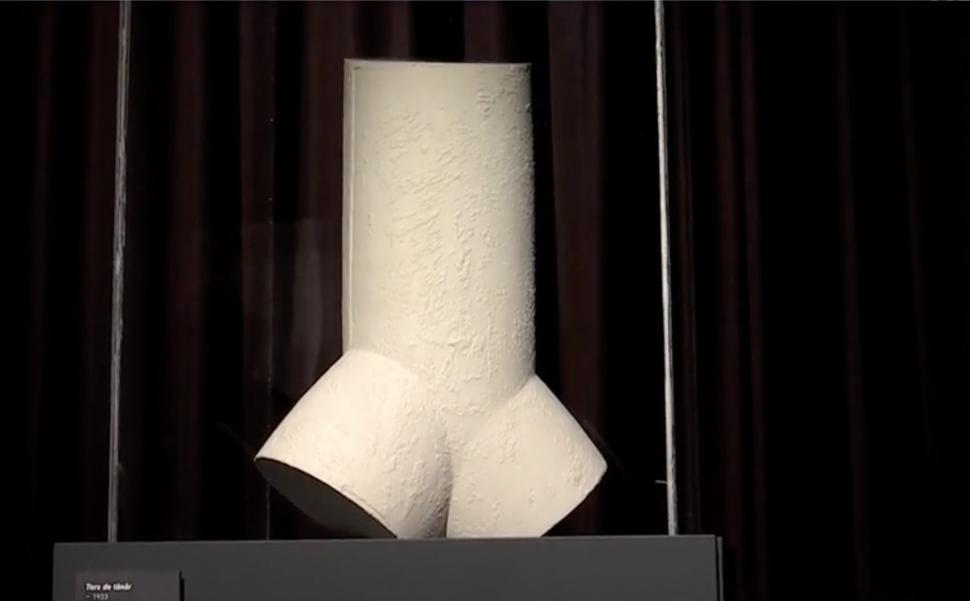 Măsuri de securitate fără precedent la expoziţia dedicată lui Constantin Brâncuşi. A fost lansată o monedă aniversară de argint, cu chipul marelui sculptor 883844