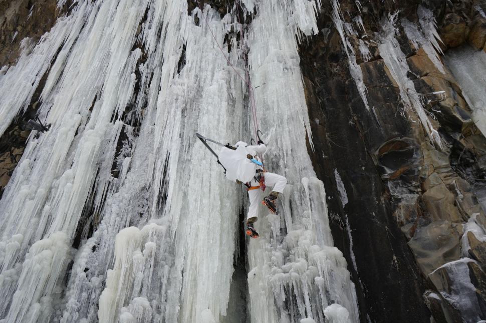 Militarii români "Vânători de Munte", surprinşi în timpul unor antrenamente în Munţii Călimani 883720