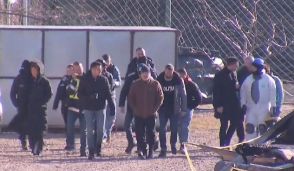 Patronul de la Ferma Dacilor a fost dus la locul incendiului: Cornel Dinicu a plâns în hohote, după ce a găsit, în cenușă, patina fiului mort 883728