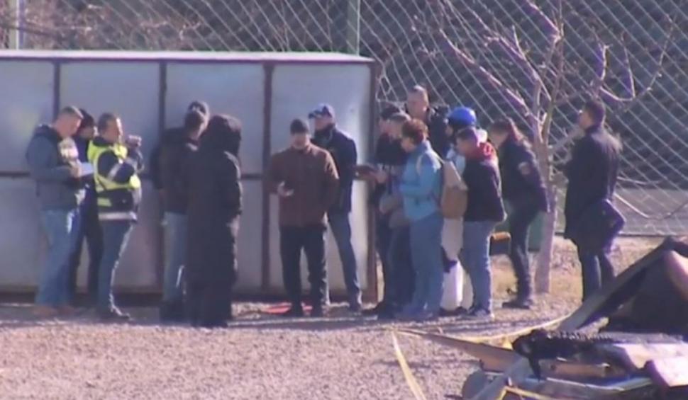 Patronul de la Ferma Dacilor a fost dus la locul incendiului: Cornel Dinicu a plâns în hohote, după ce a găsit, în cenușă, patina fiului mort 883729