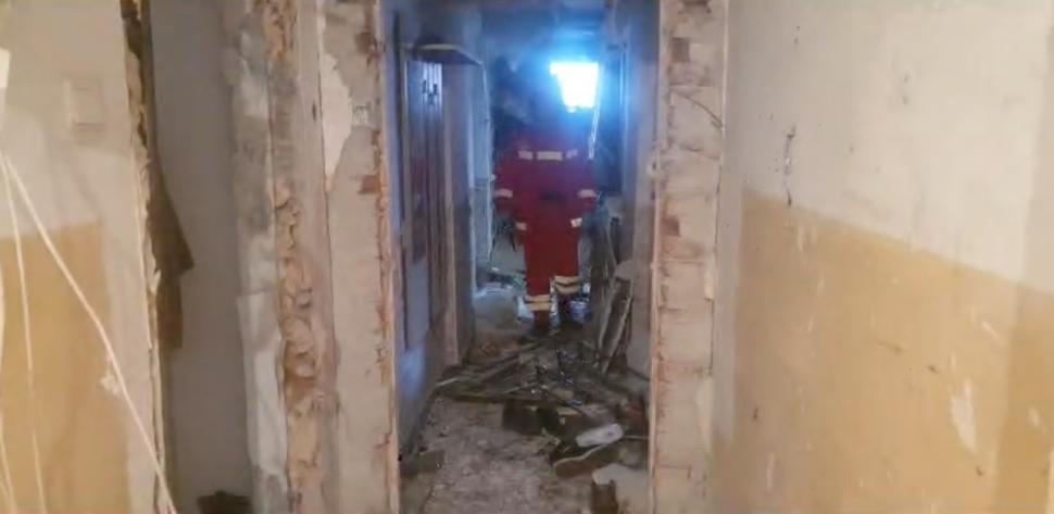 Explozie puternică într-un bloc din Galați! O persoană a ajuns la spital cu arsuri 883904