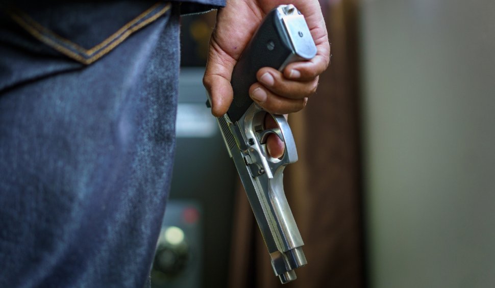A fost găsit pistolul furat din locuința din Voluntari a unui fost ofițer SRI