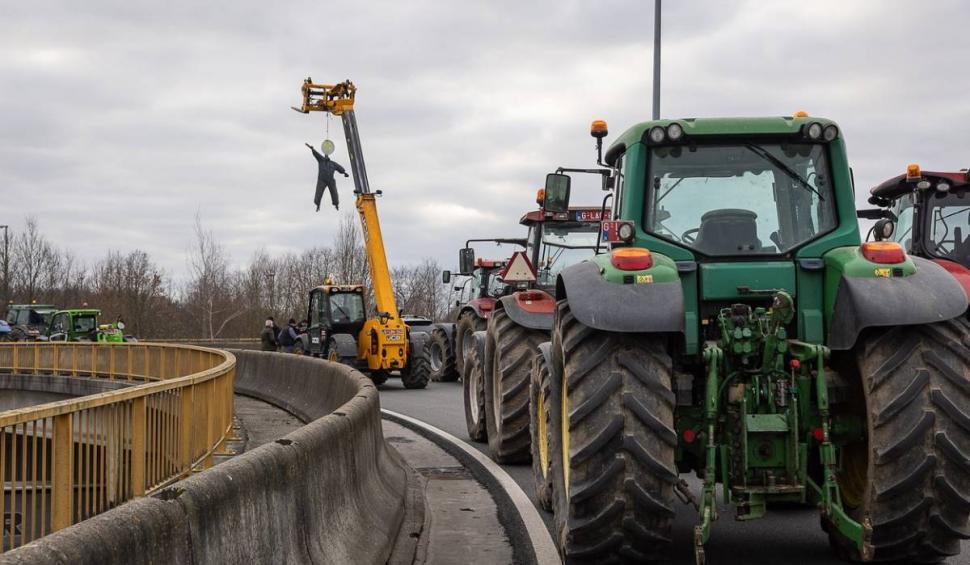 Protest masiv al agricultorilor în Belgia. Sute de tractoare au intrat în Capitală. Oamenii sunt sfătuiți să nu călătorească cu mașinile personale 884116