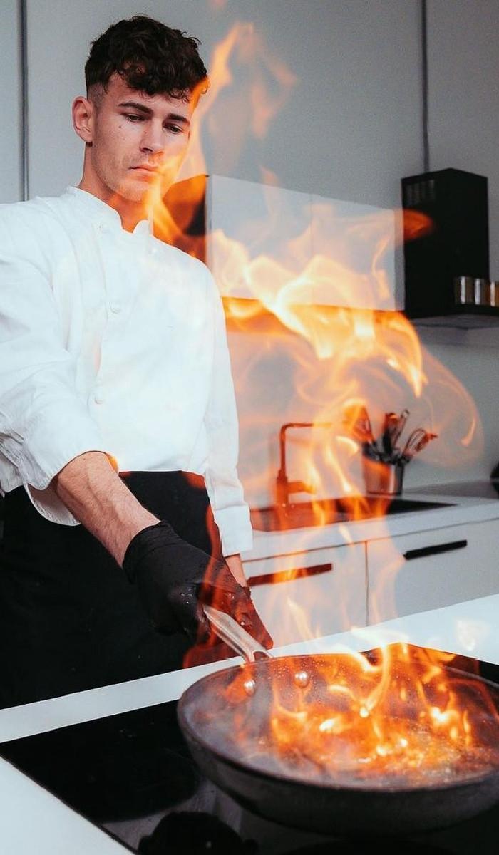 El este Rafael Nistor, românul bucătar care face furori în Italia. Metoda inedită care l-a propulsat în top 10 influenceri culinari  884088