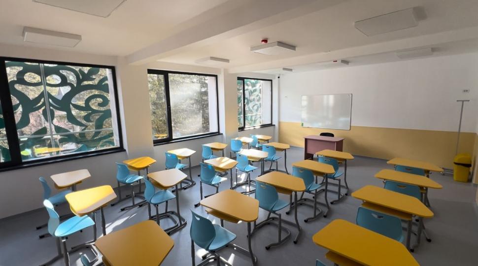 Școala din România cu piscină, lift și încălzire în pardoseală. Peste 400 de copii vin cu drag să învețe aici 883913