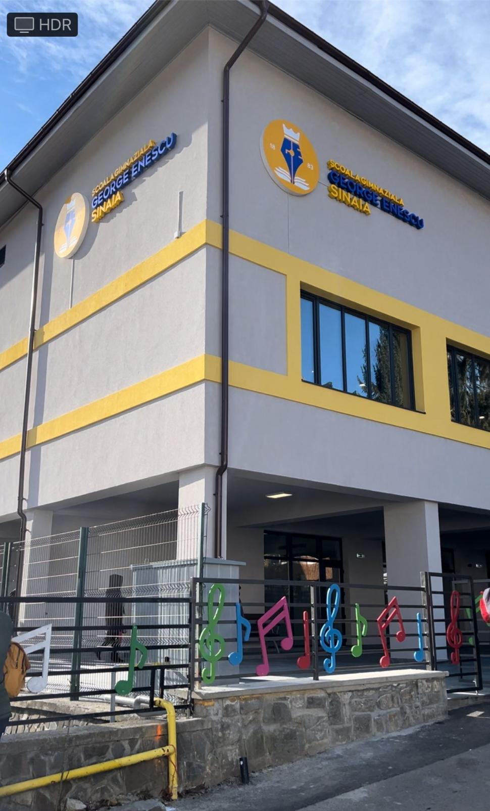 Școala din România cu piscină, lift și încălzire în pardoseală. Peste 400 de copii vin cu drag să învețe aici 883915