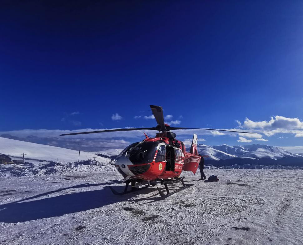 Cetățean german, accidentat la schi pe Muntele Mic. Elicopterul SMURD a fost solicitat de urgență 884253