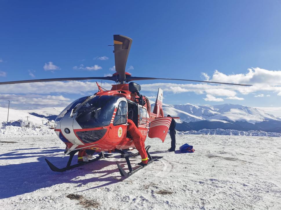 Cetățean german, accidentat la schi pe Muntele Mic. Elicopterul SMURD a fost solicitat de urgență 884255