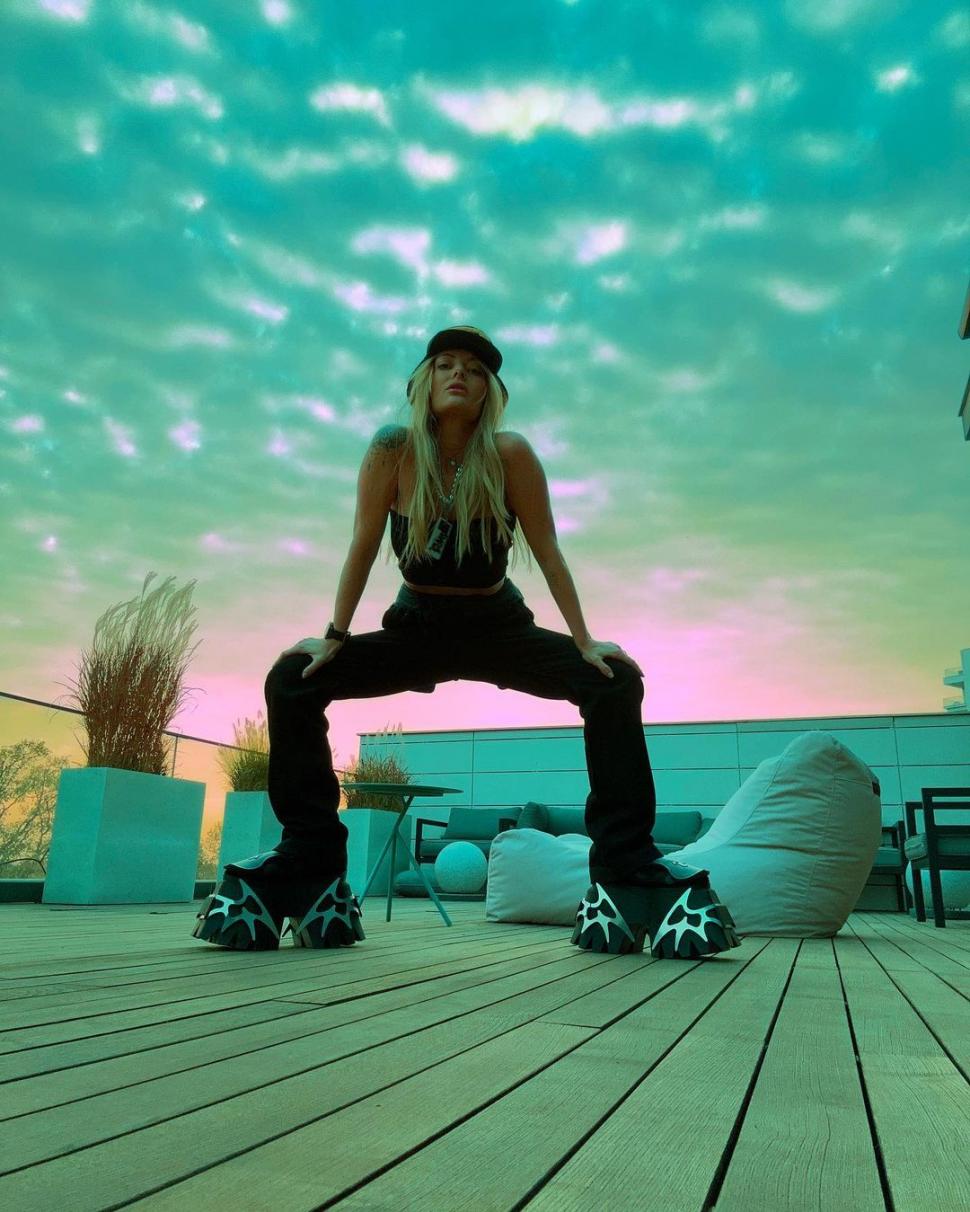 Imagini cu penthouse-ul de lux în care Delia Matache stă împreună cu soțul său. Apartamentul a costat 1,4 milioane de euro 884297