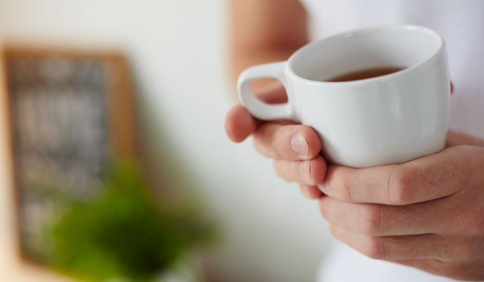 Ceaiul care "hrăneşte" creierul şi îmbunătăţeşte memoria. Efectul benefic atunci când este combinat cu cofeină