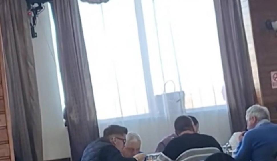 O primărie din Botoșani s-a închis în toiul zilei, ca toți ca angajații să meargă la petrecerea unei secretare. Primarul: "Avem problemuțe cu o extindere de gaz" 884387