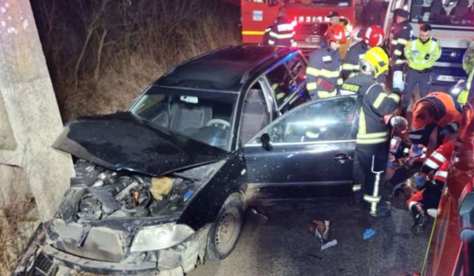 Un tânăr de 30 de ani a murit, după ce a intrat cu maşina într-un stâlp din Satu Mare