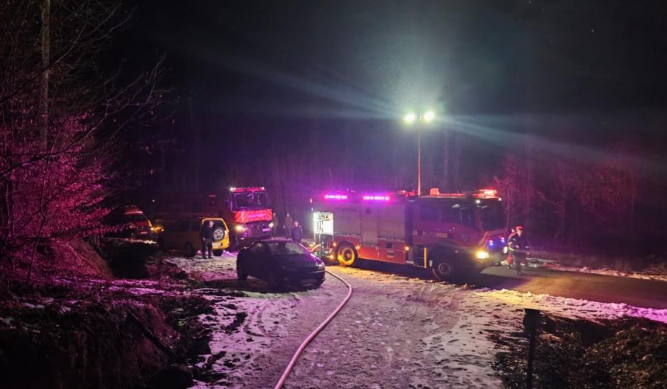 Incendiu violent la o cabană din Visca, Hunedoara. Construcţia a ars în totalitate 884647