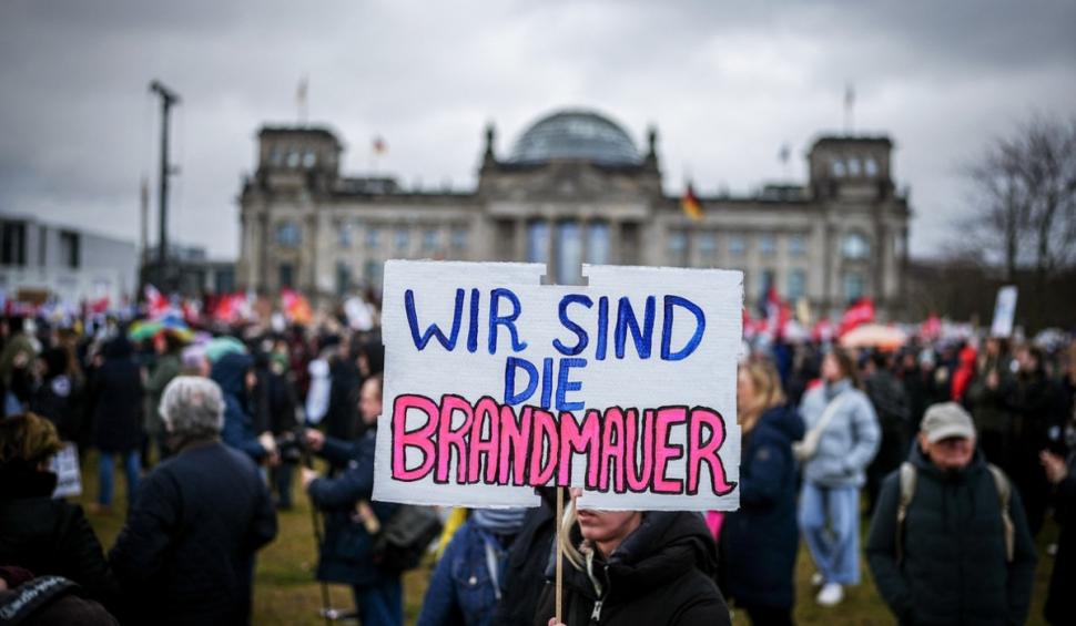 Sute de mii de oameni au participat la un miting împotriva extremei drepte, în Germania: "Toţi împreună împotriva fascismului!" 884642