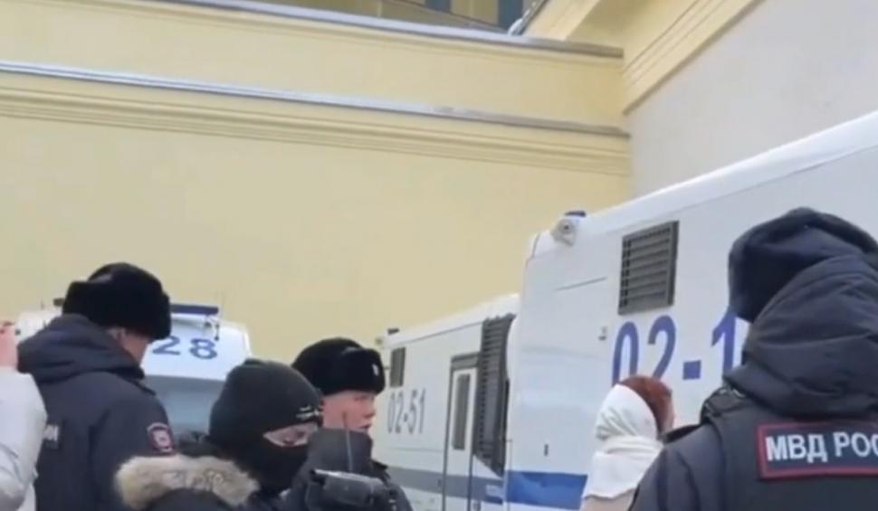Proteste la Moscova, arestări lângă palatul lui Putin. Peste 20 de jurnalişti ridicaţi de poliţie 884616