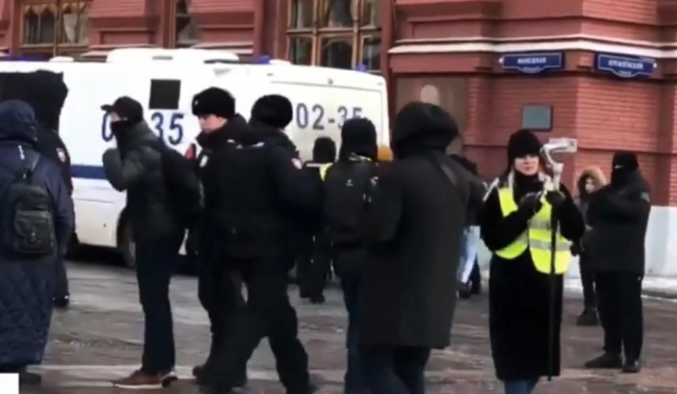 Proteste la Moscova, arestări lângă palatul lui Putin. Peste 20 de jurnalişti ridicaţi de poliţie 884618