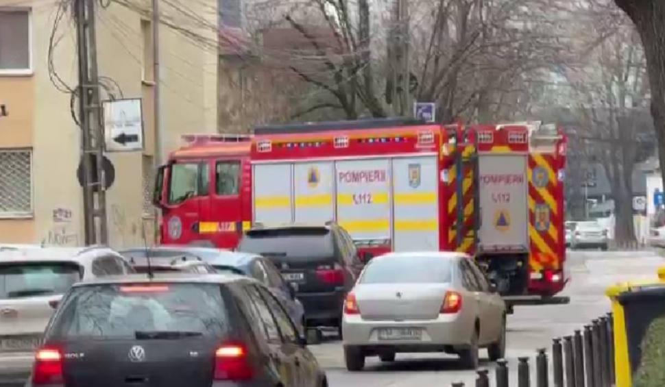 Evacuare de urgență dintr-un cămin studenţesc din Timișoara, din cauza unor mari degajări de fum 884589