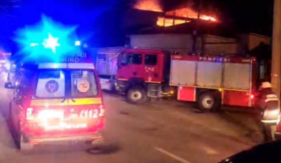 Incendiu puternic la un restaurant cunoscut din Piteşti | 48 de persoane au fost evacuate 884769