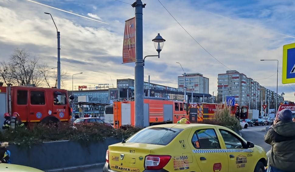 Alertă de incendiu la un mall din Sectorul 4, Bucureşti | Zeci de persoane au fost evacuate 884909