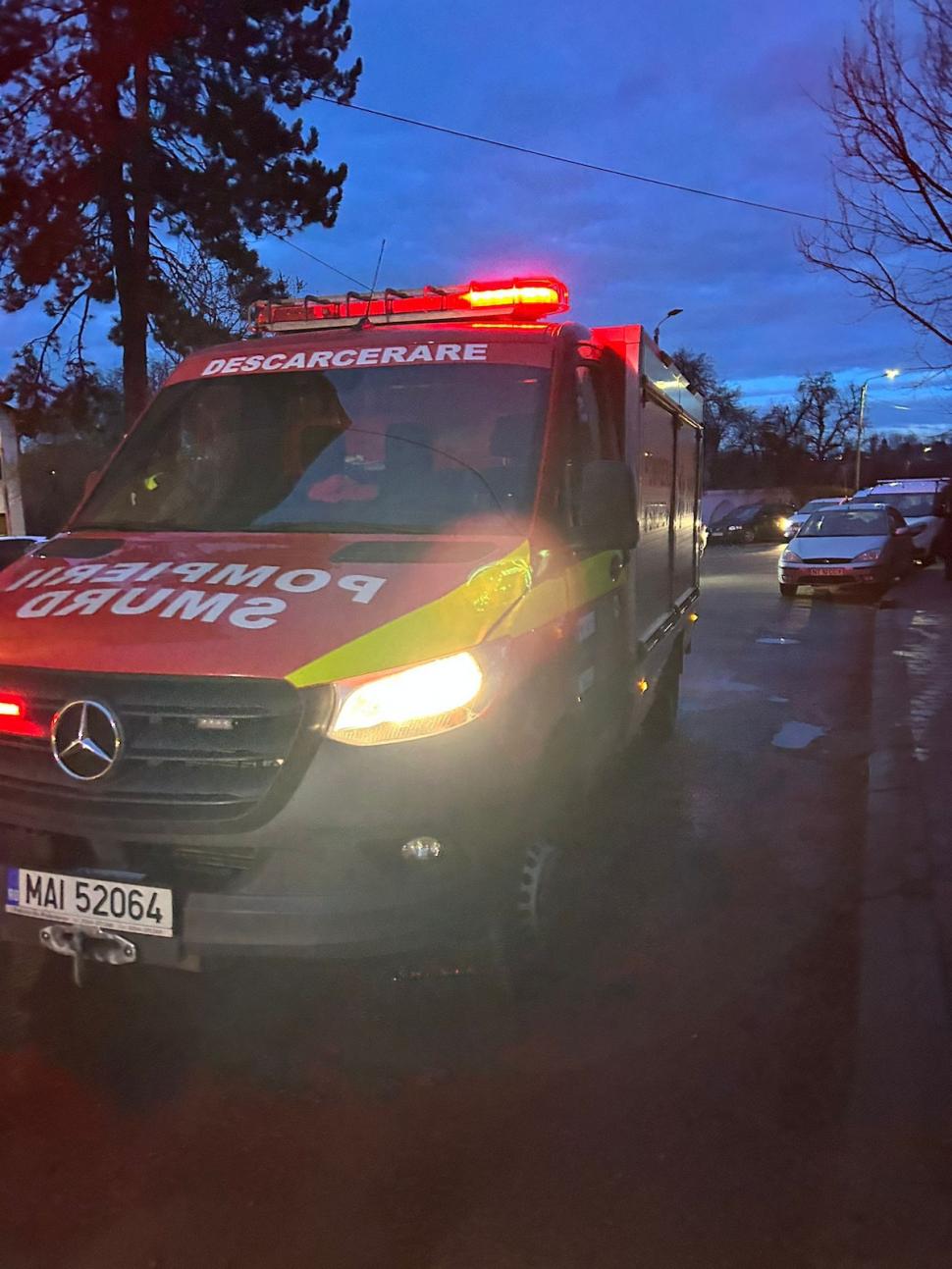 Incendiu puternic într-un bloc din Suceava! Pompierii au găsit două persoane decedate 884783