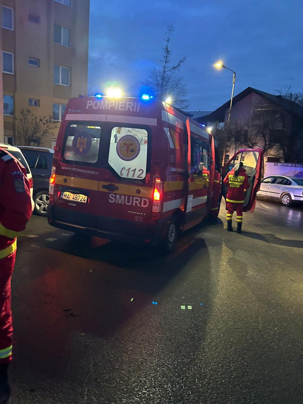 Incendiu puternic într-un bloc din Suceava! Pompierii au găsit două persoane decedate 884784