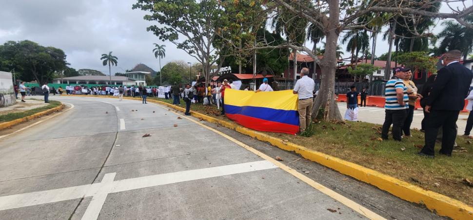 Milioane de oameni se revoltă împotriva politicilor OMS 884965