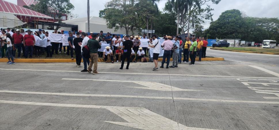 Milioane de oameni se revoltă împotriva politicilor OMS 884968