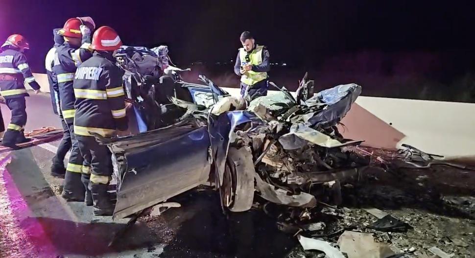 Două persoane au murit într-un accident rutier între un autoturism și un TIR, la Constanța  885197