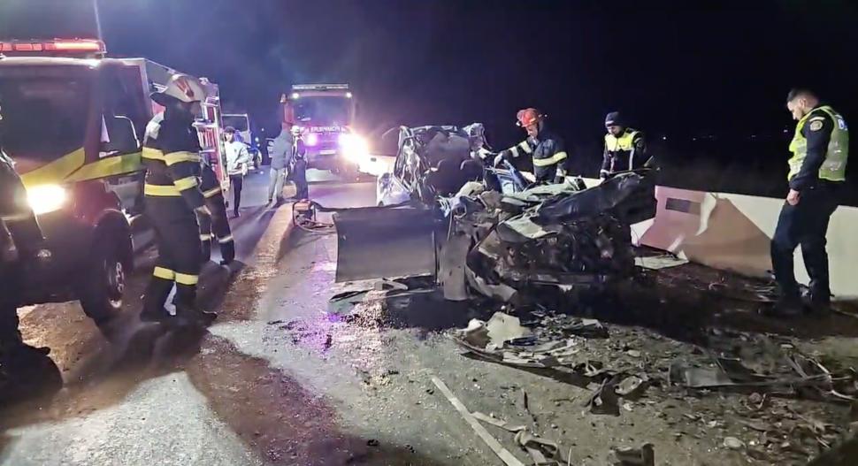 Două persoane au murit într-un accident rutier între un autoturism și un TIR, la Constanța  885198
